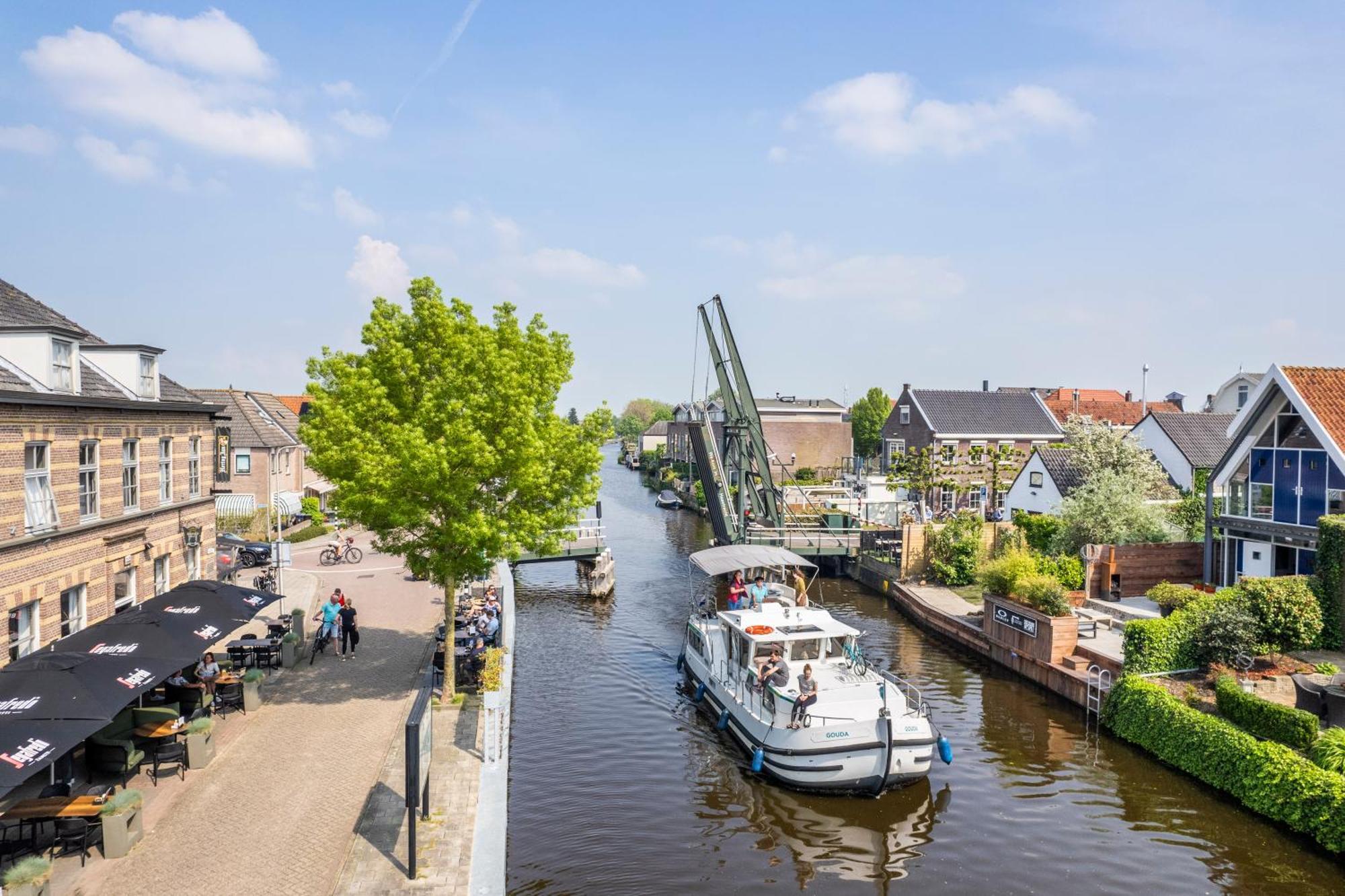 Hotel Over De Brug Haastrecht Esterno foto