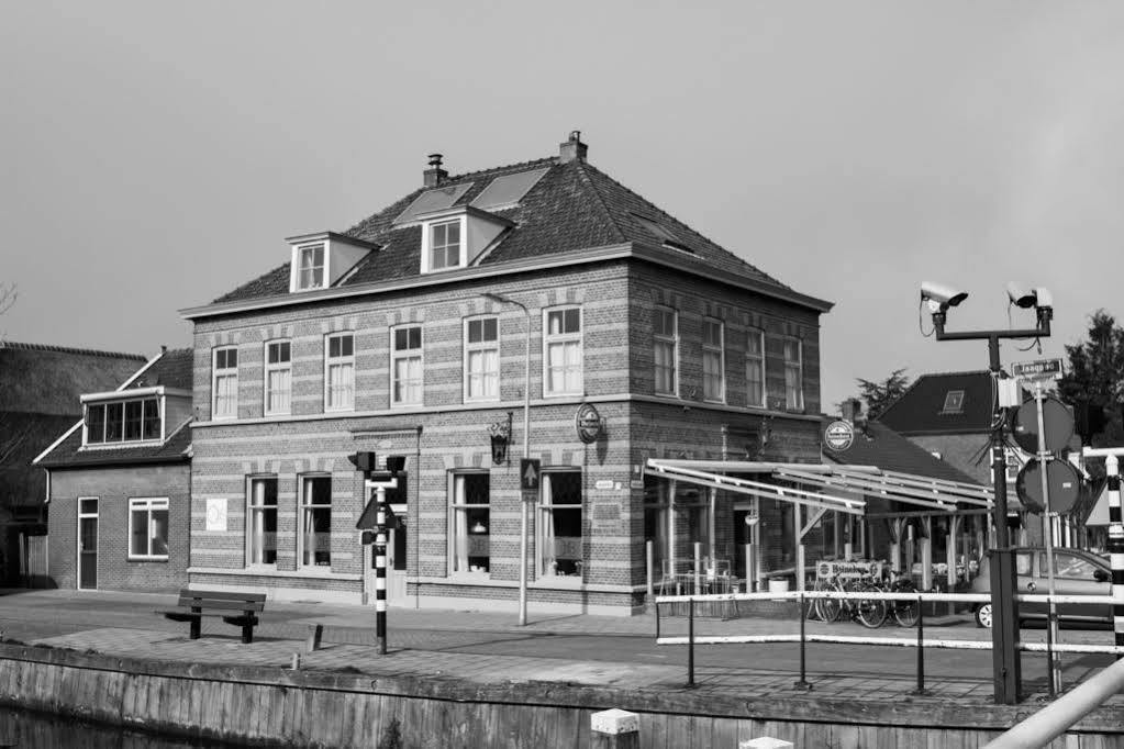 Hotel Over De Brug Haastrecht Esterno foto